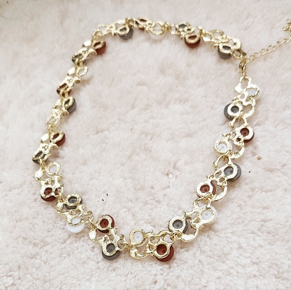 Exquisite necklace Three Tones Pearls and earrings set Over Golden Setting - Picture 2 of 9